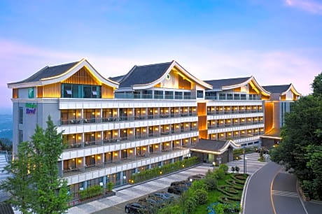 Holiday Inn Resort Mengding Mountain By IHG
