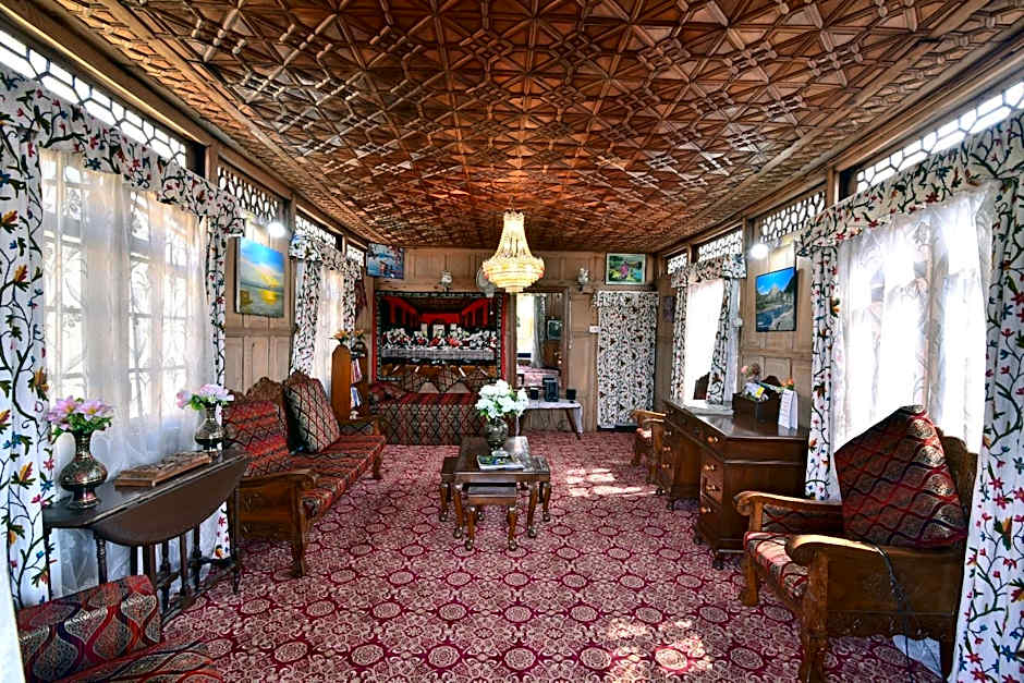Golden Hopes Group of Houseboats
