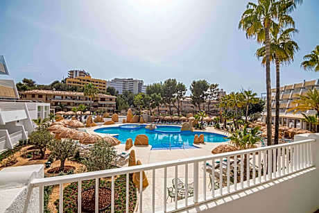 JUNIOR SUITE POOL VIEW 3 ADULTS