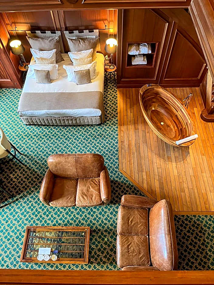 Photo 1 of 7 of Suite, Lake View