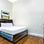 Stylish 4BR condo in Downtown by Hosteeva