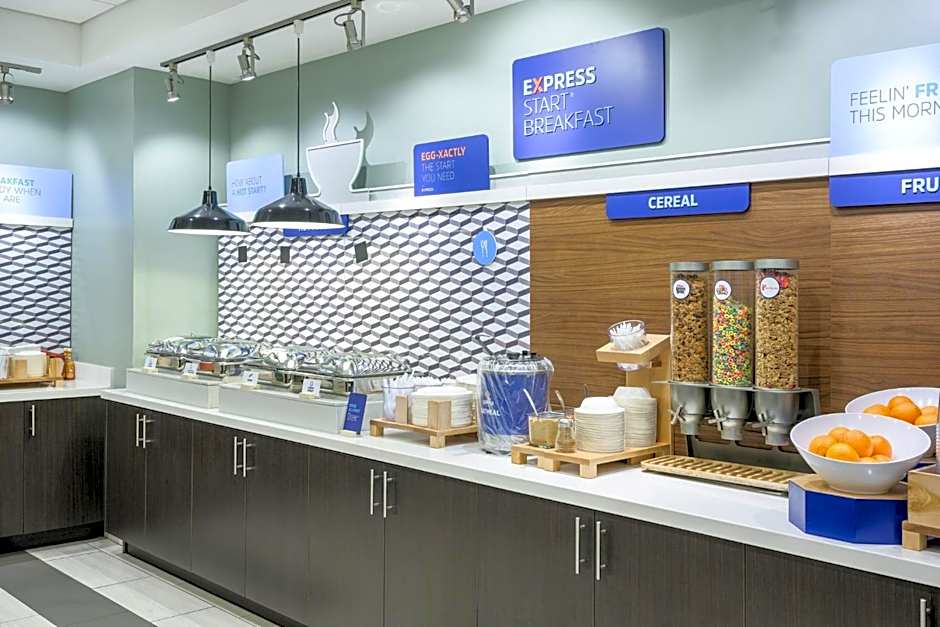 Holiday Inn Express and Suites Gilbert - East Mesa By IHG