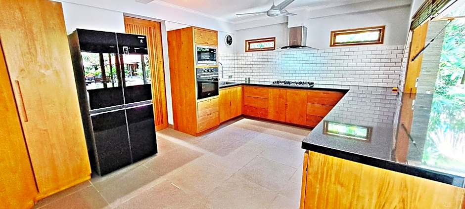 VILLA LE PETIT LEON "Authentic Traditional Wooden House"