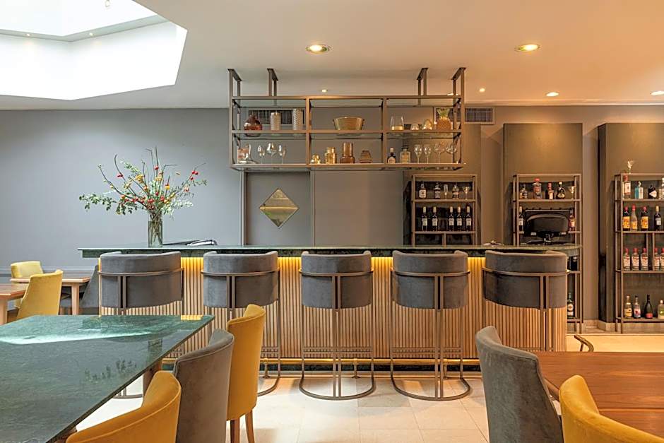 Argenta Tower Hotel & Suites