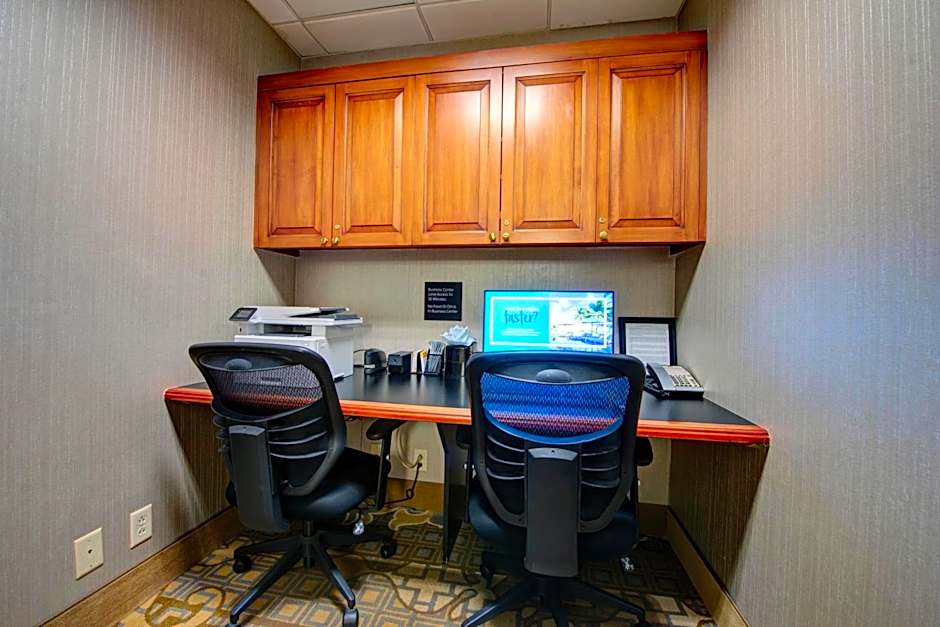 Hampton Inn By Hilton & Suites Rockville Centre, NY