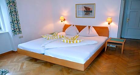 Standard Double Room with Lake View