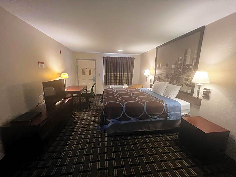 Super 8 by Wyndham Baytown / I-10