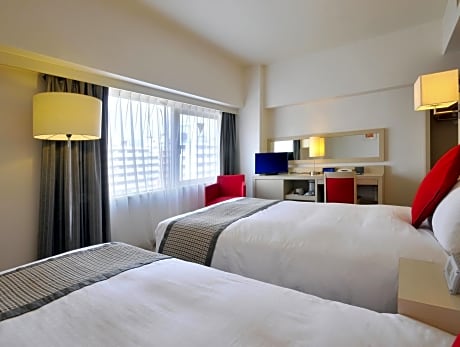 Corner Twin Non-Smoking