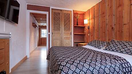 Family Room with Mountain View