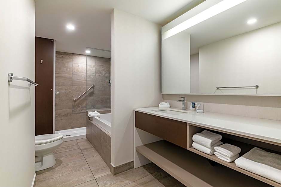 Four Points by Sheraton Levis