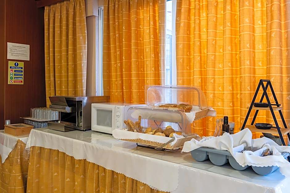 Village Inn Studios & Family Apartments