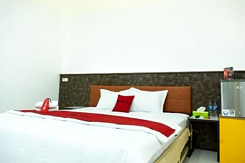 RedDoorz Plus @ Ende City Center