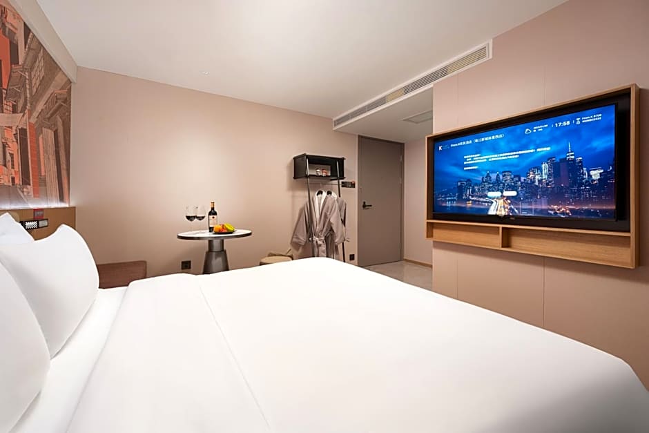 From K Huan Kai Hotel Tiyuxi Metro Station