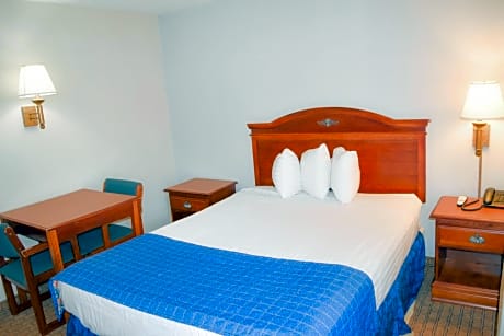 1 Queen Bed Smoking Room With Free Continental Breakfast, Free Wi-Fi, Desk, Iron And Ironing Board
