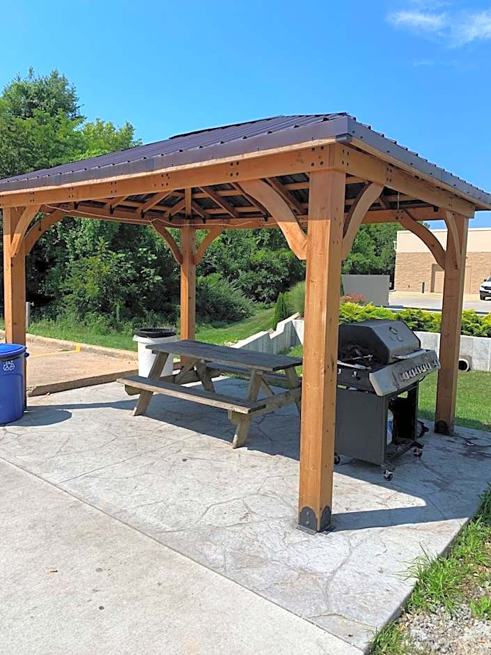 AmericInn by Wyndham Quincy