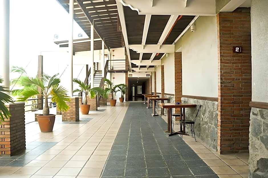 Mango Valley Hotel 1