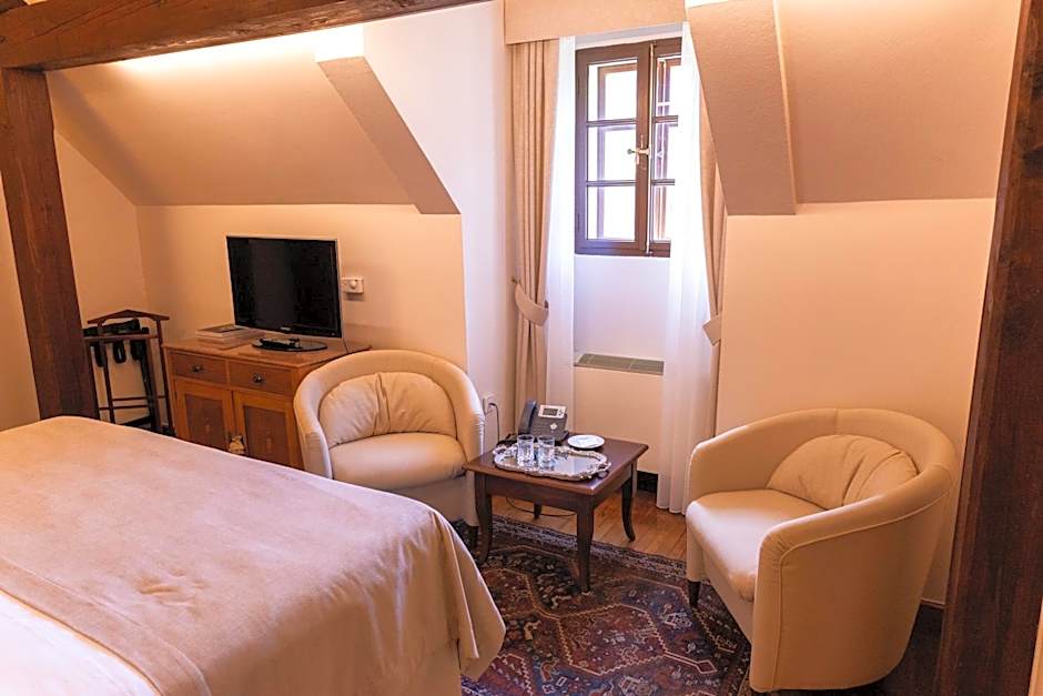 Photo 1 of 7 of Double Room