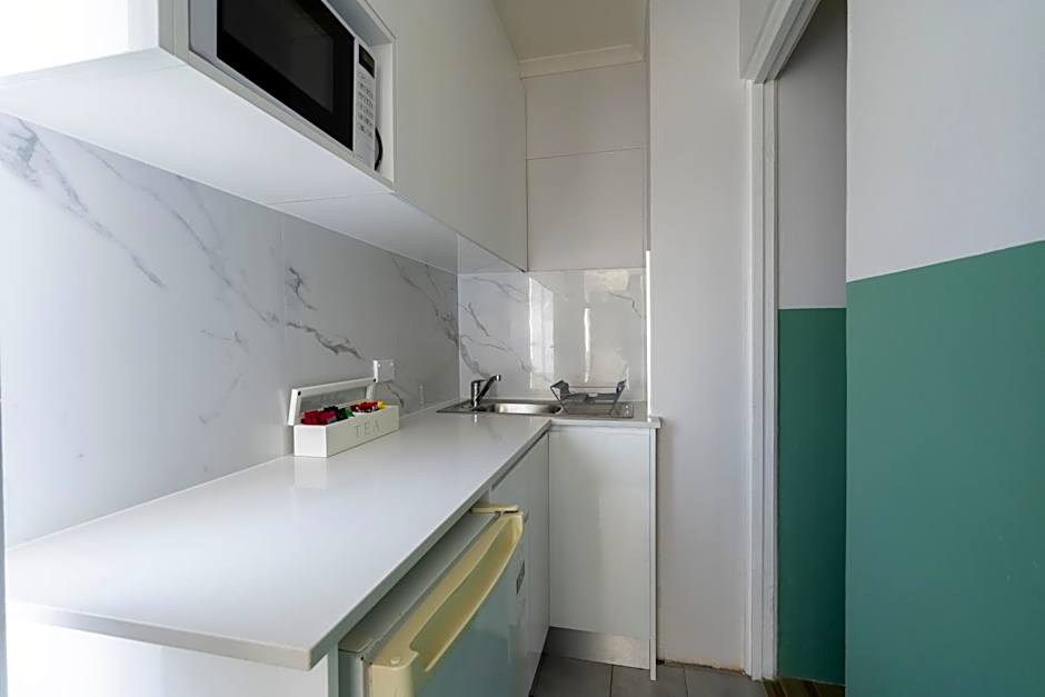 Manly Waves Studios & Apartments