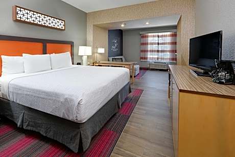 1 King Bed, Executive Mobility/Hearing Access Room, Tub w/Grab Bars, Non-Smoking