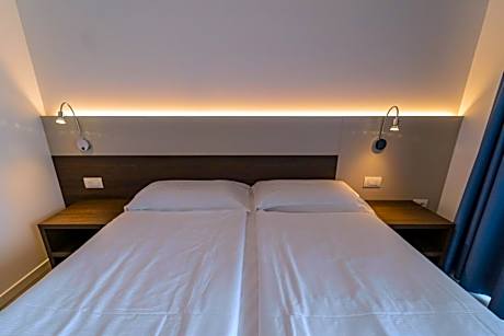 Double or Twin Room with Lake View