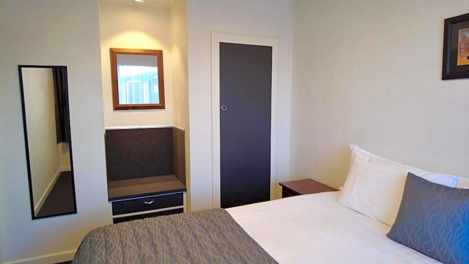 554 Moana Court Motel