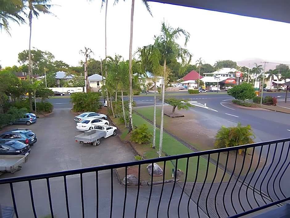 Cairns Holiday Lodge