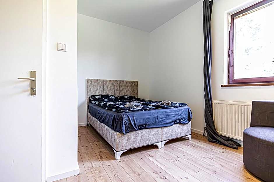 Comfy Rooms in Shared villa with Terrace and Garden