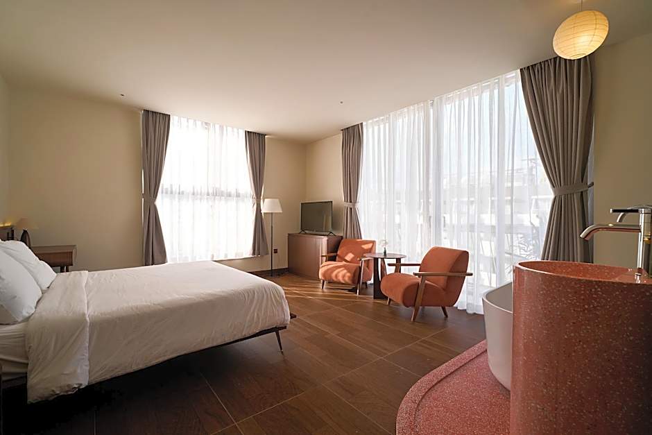 Len Hotel