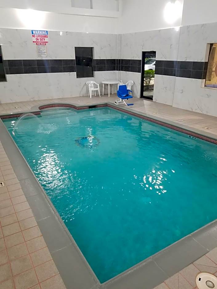 Days Inn & Suites by Wyndham Webster NASA-ClearLake-Houston