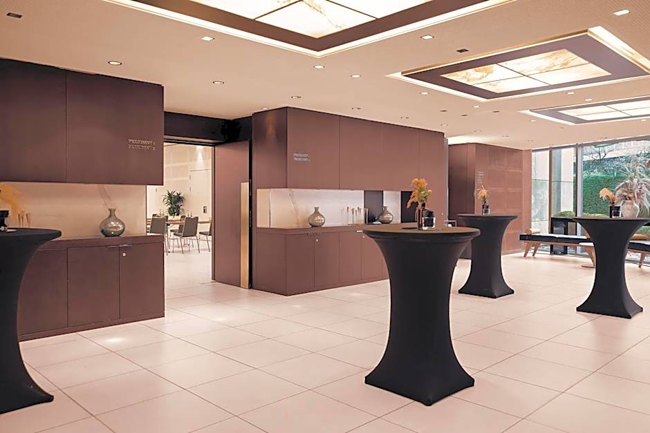 Wasserturm Hotel Cologne, Curio Collection by Hilton