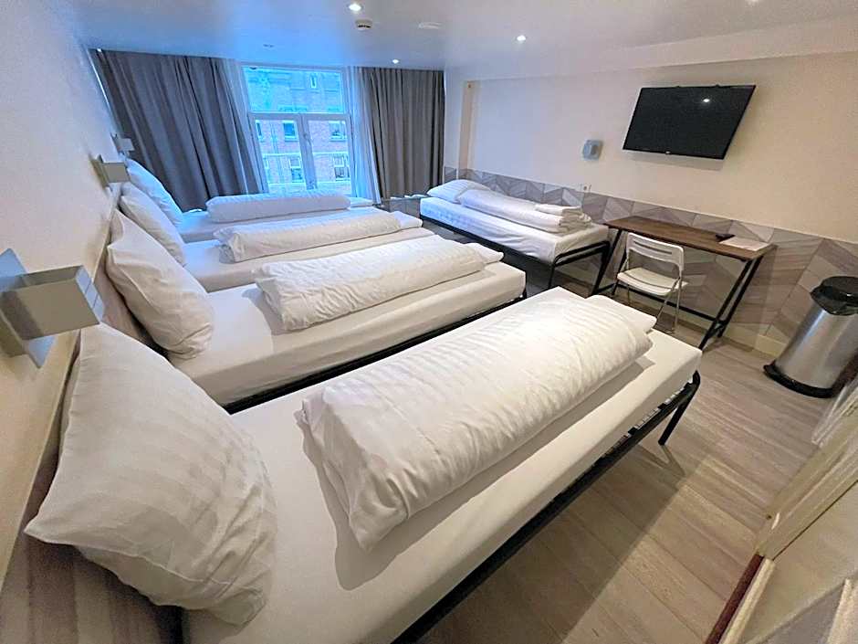 Budget Hotel Damrak Inn