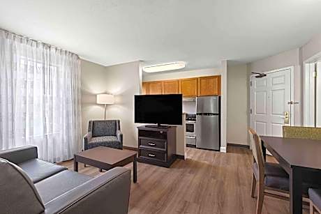 2 Bedroom Suite 1 King Bed 1 Queen Bed Non Smoking