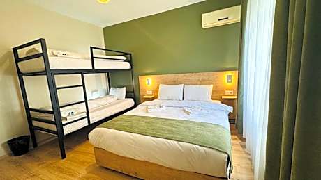 Quadruple Room with Bathroom