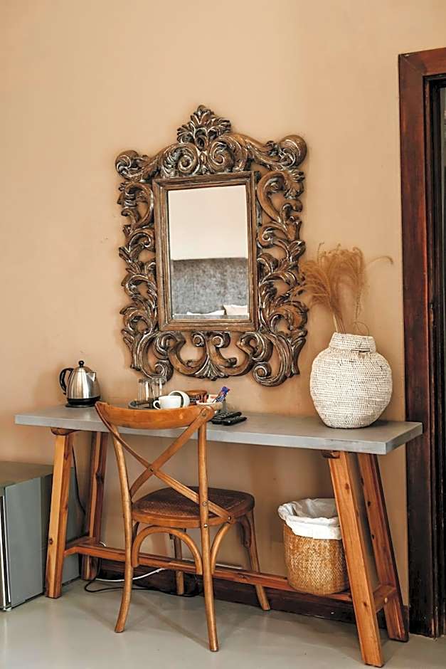 Lighthouse Guesthouse & Cafe