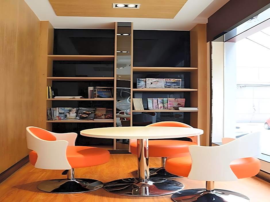 7 Days Premium Guilin Liangjiang Sihu Central Plaza