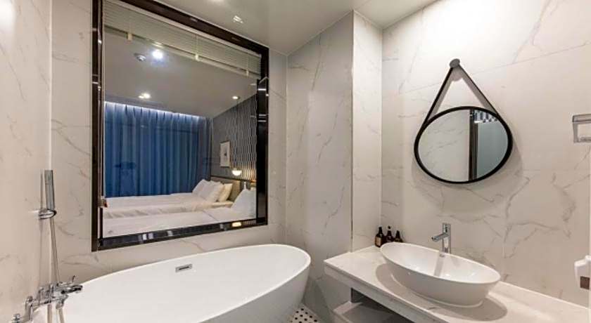 Brown-Dot Hotel Deokcheon