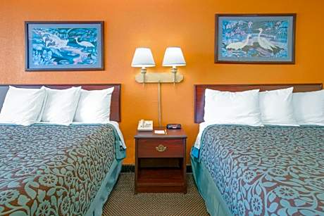 2 Queen Beds Smoking