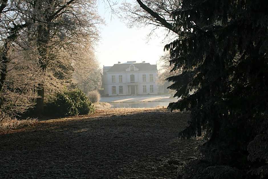 Strandhotel Dennenbos