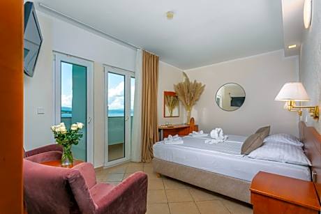 Double Room with Balcony and Sea View