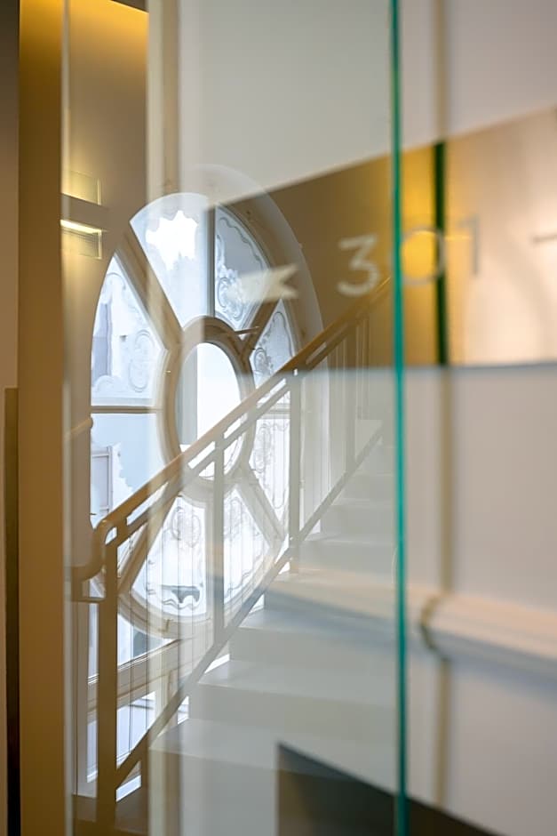 12 Revay Hotel
