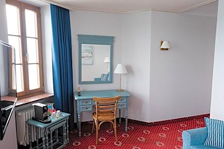 Suite with Lake View