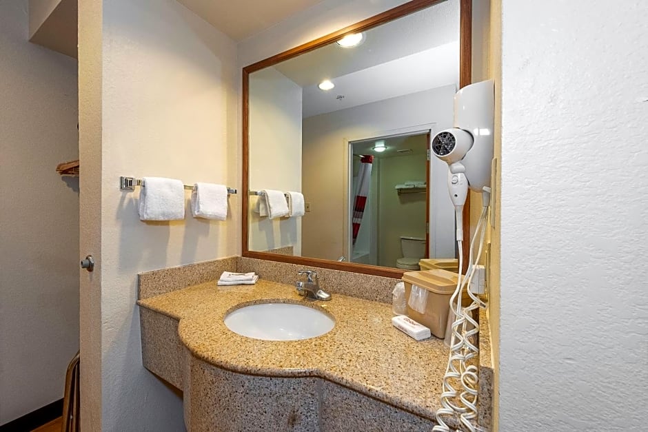 Red Roof Inn & Suites Biloxi-Ocean Springs