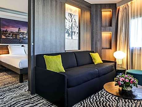 King Suite with Sofa