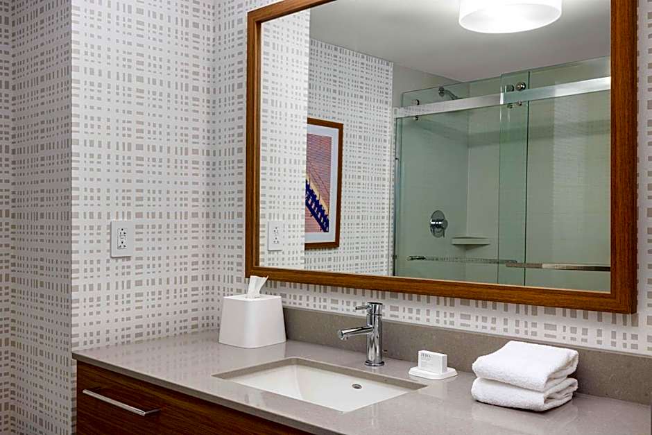 Hampton Inn By Hilton & Suites Moline-Quad City International Airport, Il