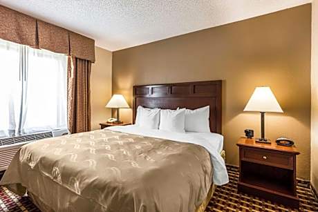 Quality Suites Paducah I-24