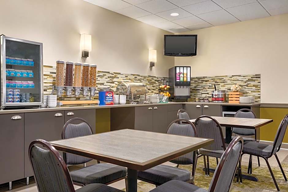 Country Inn & Suites by Radisson, Fergus Falls, MN