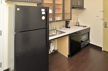 Queen Studio Suite - Hearing Accessible/ Non-Smoking