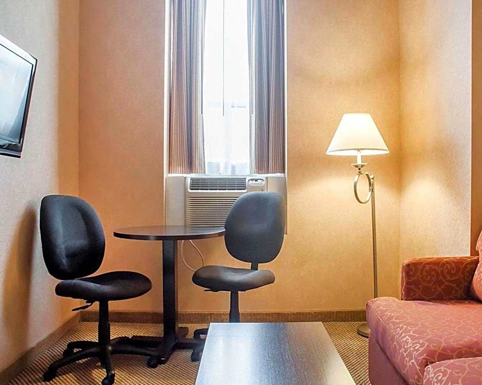 Woodstock Inn and Suites