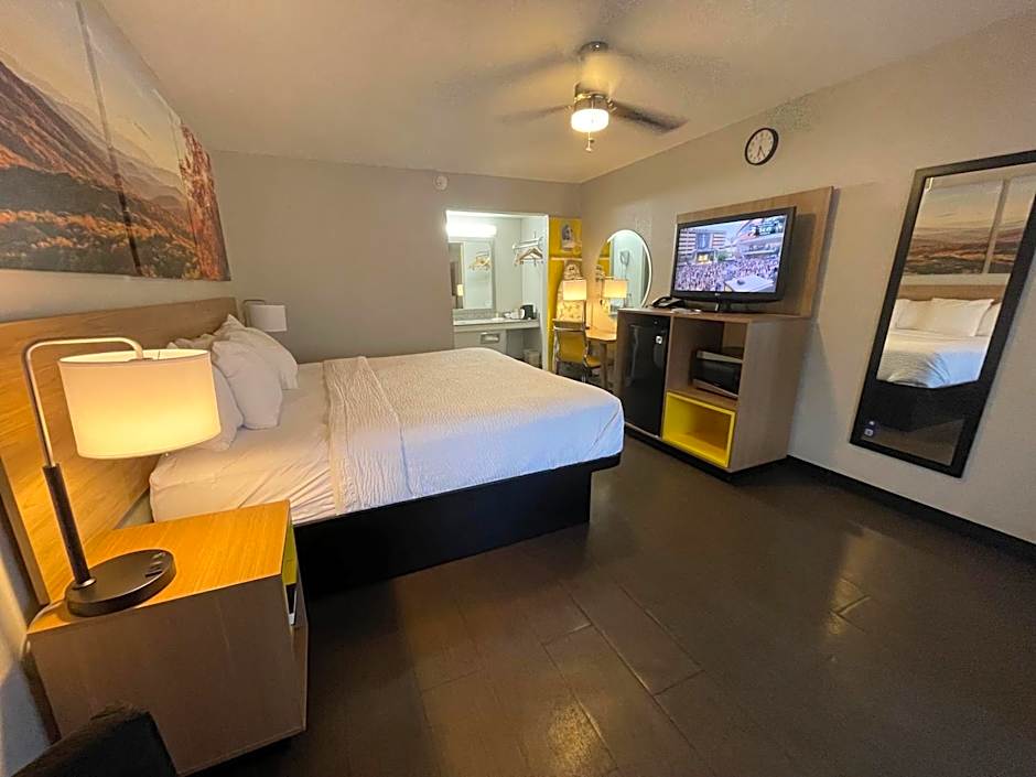 Days Inn by Wyndham Holladay