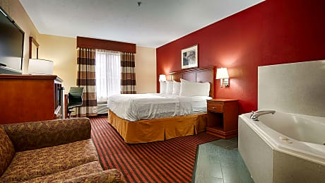 1 King Bed, Non-Smoking, Jacuzzi, Sofabed, Microwave And Refrigerator, High Speed Internet Access, F